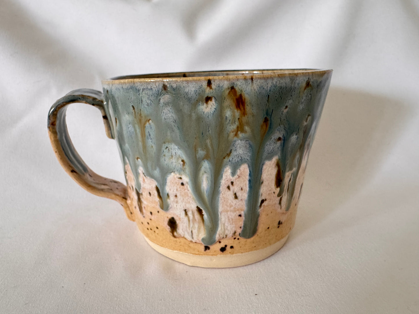 Mug (blue/ creams)