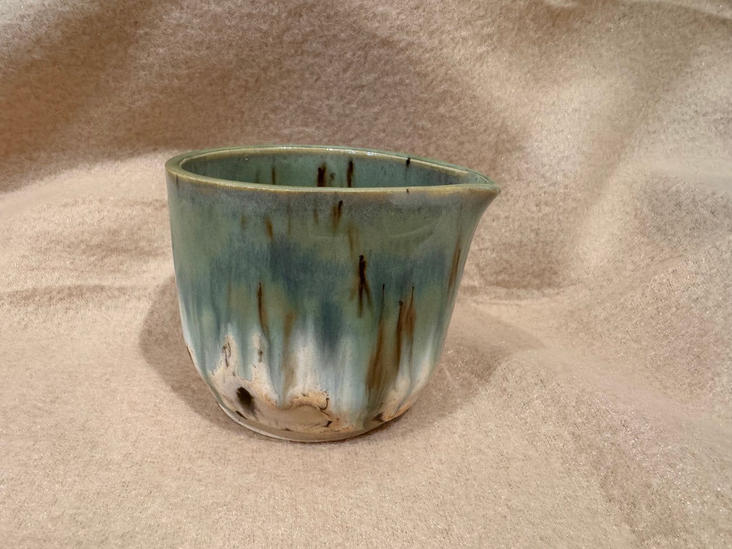 Pourer (greens/ creams)