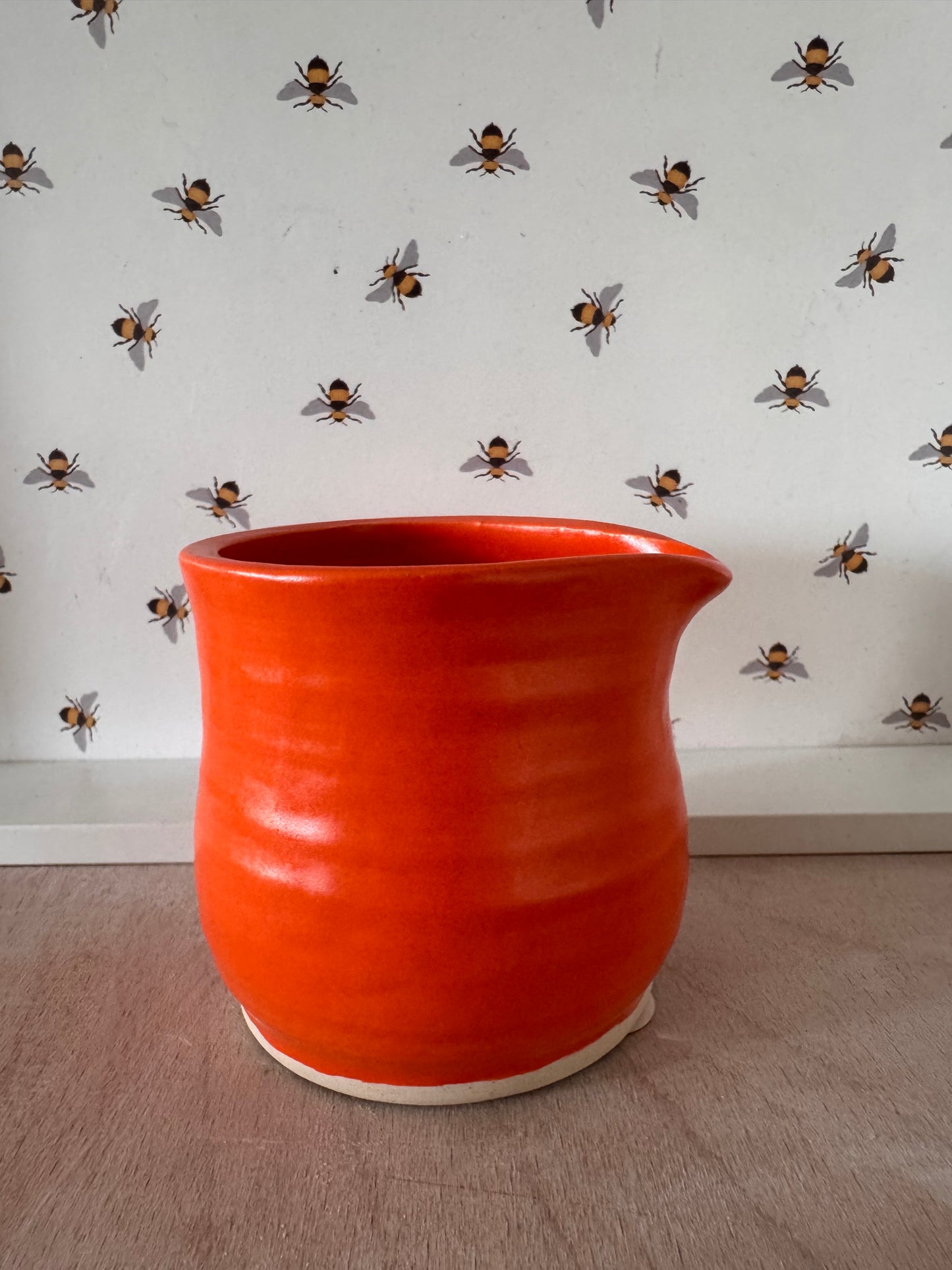 A little pourer (bright orange)