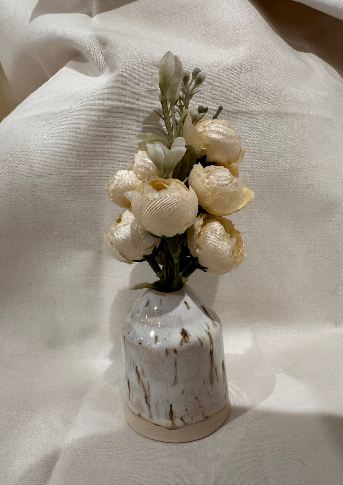 Bud vase (cream with brown)