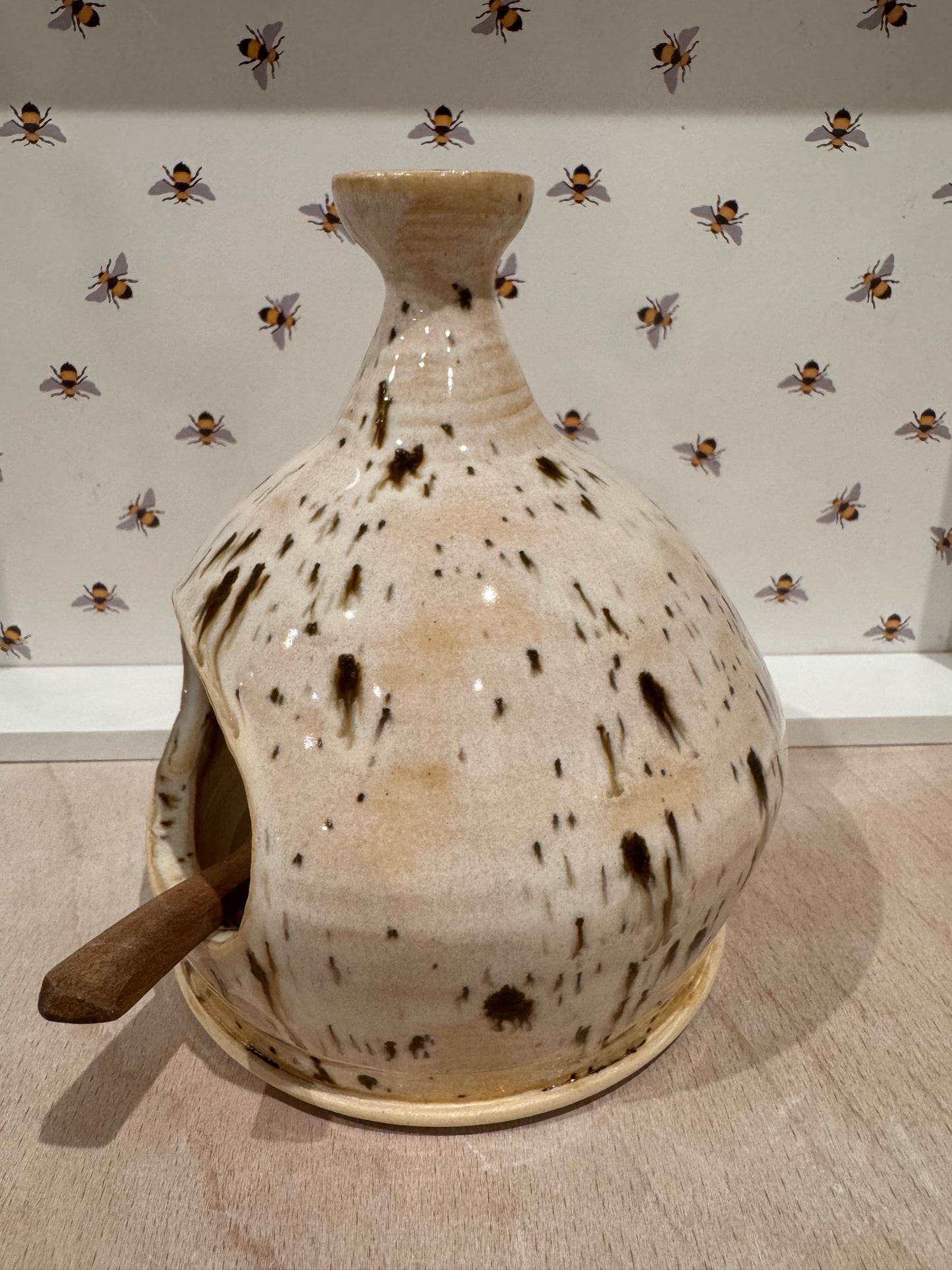 Salt pig (cream/ flecks)