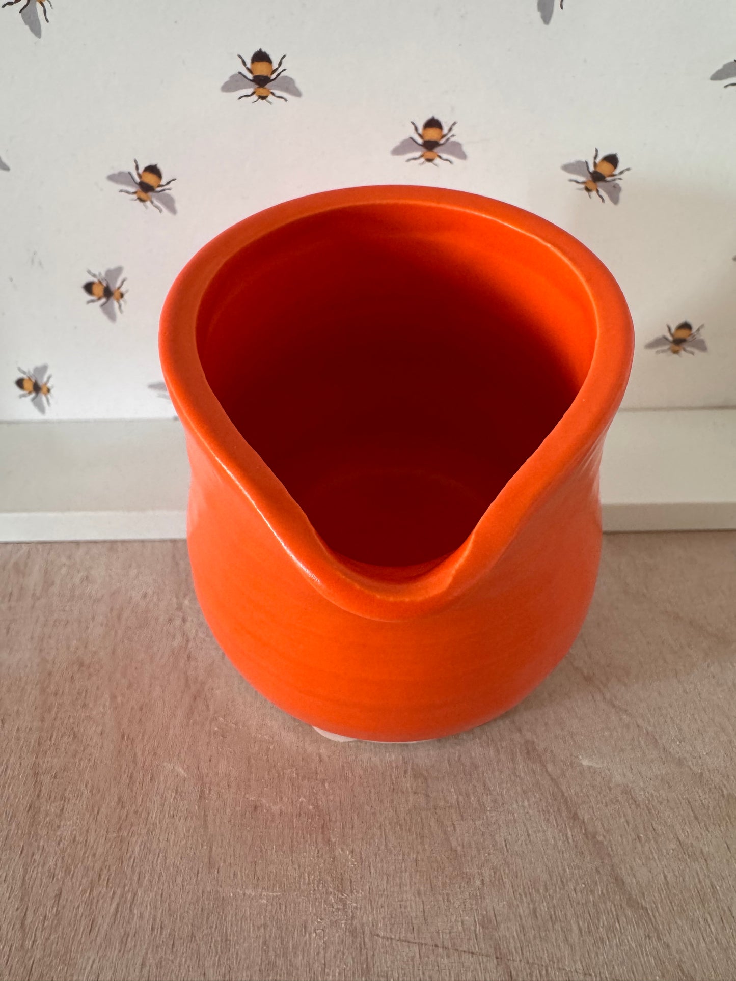 A little pourer (bright orange)