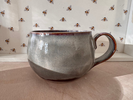 A rounded bottom mug (gorgeous greys)
