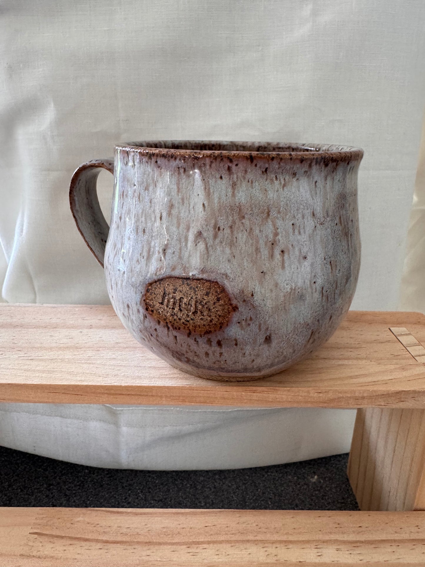 A rounded bottom 'mum' mug