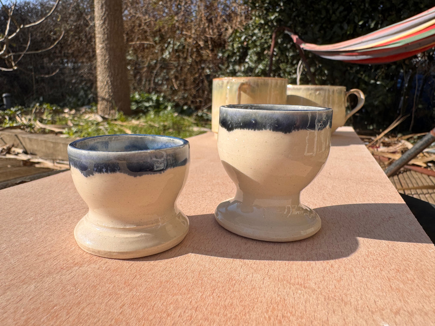 Egg cup (white & blue)